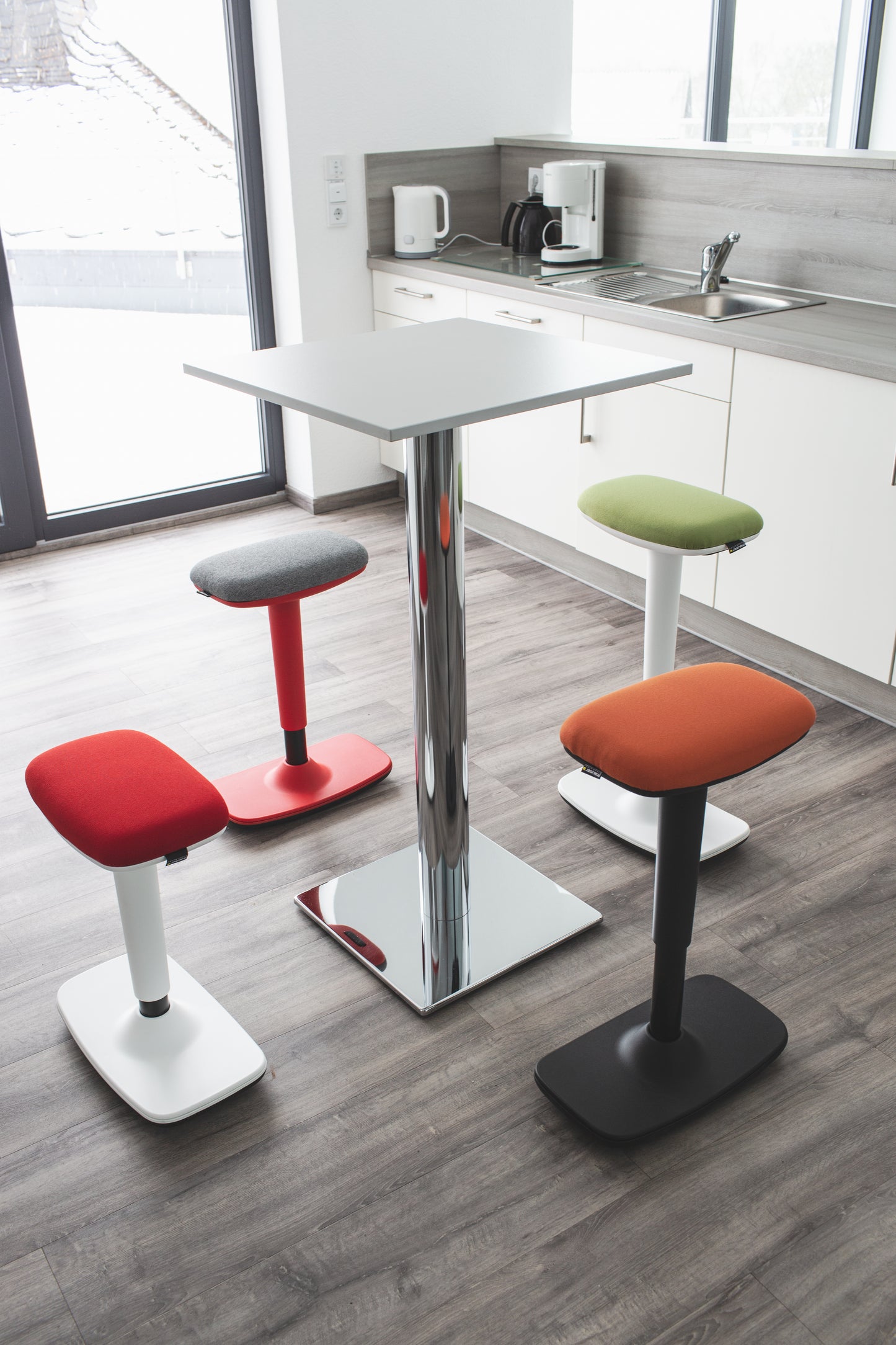 Steh-Sitz-Hocker M230